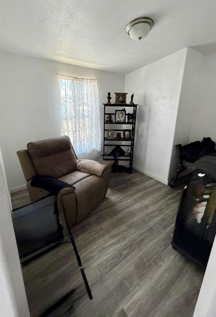 2950 Iris Avenue, San Diego CA: https://media.crmls.org/mediaz/30285fe0-625e-4147-89a4-42d8cc1d0b8f.jpg