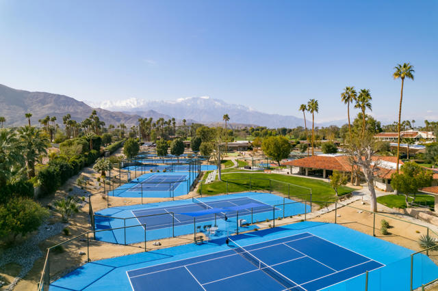 9 Wake Forest Court, Rancho Mirage CA: https://media.crmls.org/mediaz/30286c2a-e8f2-41c2-b027-e9326956f5d9.jpg