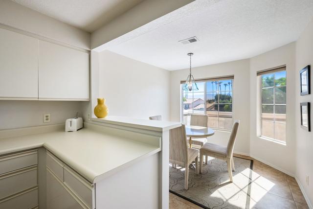 357 Desert Falls E Drive, Palm Desert CA: https://media.crmls.org/mediaz/30288065-eb63-4f8e-b953-6697773dc643.jpg