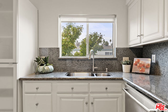 1447 Stanford Street, Santa Monica CA: https://media.crmls.org/mediaz/3028a00d-fbd1-4b5e-8331-7bd94b079679.jpg