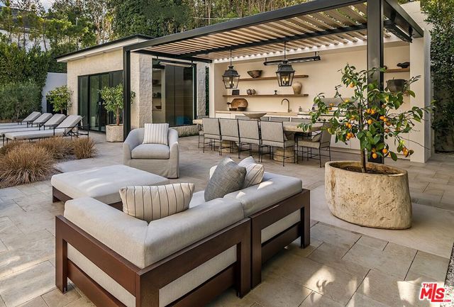 Drew Fenton | 324 S Medio Drive Los Angeles CA | MLS: 7084103