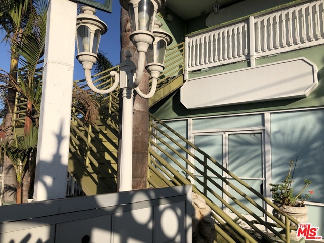 1702 Hoover Street, Los Angeles, California 90006, ,Multi-Family,For Sale,Hoover,21726566