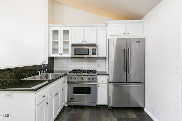 Detail Gallery Image 9 of 21 For 137 N Oak Knoll Ave #2,  Pasadena,  CA 91101 - 1 Beds | 2 Baths