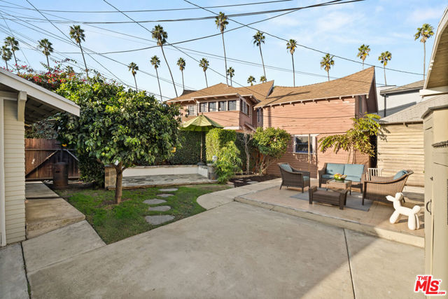 1513 S Victoria Avenue, Los Angeles CA: https://media.crmls.org/mediaz/30297805-47c9-4c92-991a-25c28b72f568.jpg