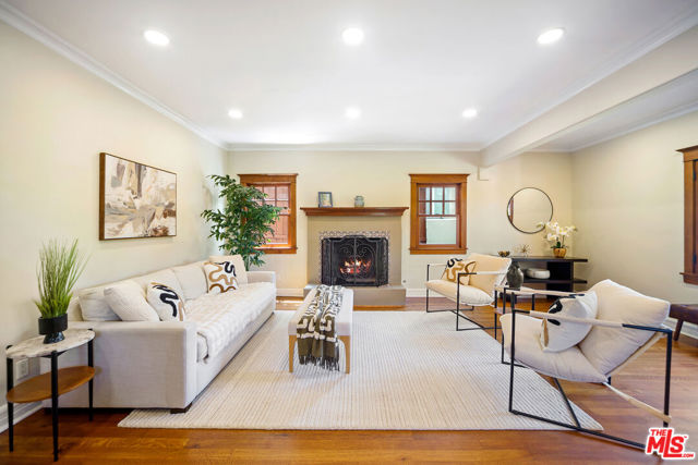 588 N Gower Street, Los Angeles CA: https://media.crmls.org/mediaz/3029a295-ba2d-43f1-939a-58843b30679f.jpg