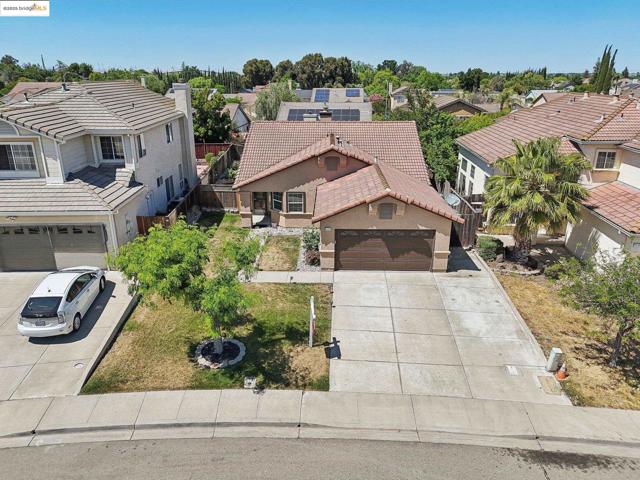 2118 Connie Ln, Oakley CA: https://media.crmls.org/mediaz/3029d66c-4fed-4d5c-ac1f-990d910597a0.jpg