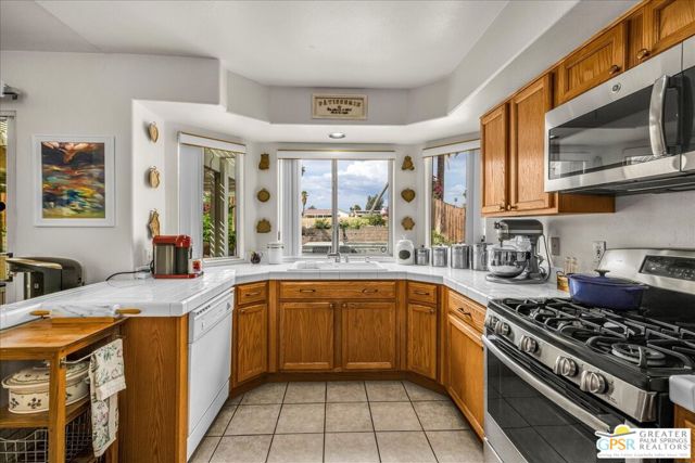76954 Florida Avenue, Palm Desert CA: https://media.crmls.org/mediaz/3029efaa-0e0a-43fa-8f1d-ffabec5ddfb8.jpg