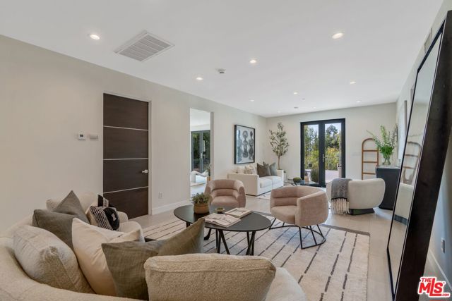 3768 Berry Drive, Studio City, California 91604, 4 Bedrooms Bedrooms, ,4 BathroomsBathrooms,Single Family Residence,For Sale,Berry,24401097