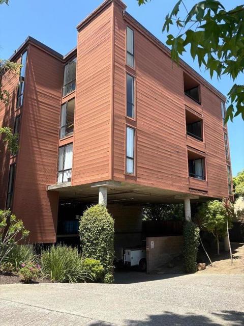1210 Bellevue Avenue, Burlingame CA: https://media.crmls.org/mediaz/302a76f1-efb0-421b-983a-fe51b00adc21.jpg