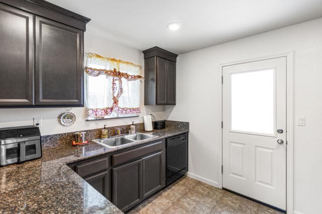 733 Marcelina Court, Merced CA: https://media.crmls.org/mediaz/302afa6a-44ca-4867-b357-a1fa11980ea0.jpg