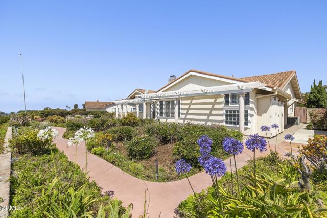 7090 El Malabar Drive, Ventura CA: https://media.crmls.org/mediaz/302b2db8-b9a1-4b9c-8e72-46060987198a.jpg