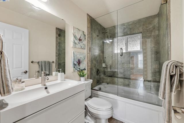4955 Swindon Pl, Newark CA: https://media.crmls.org/mediaz/302b38d9-ae05-4f26-8e27-f594cb9bf759.jpg