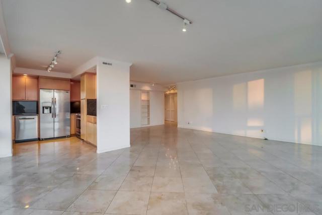 1720 Avenida Del Mundo, Coronado CA: https://media.crmls.org/mediaz/302b4028-82af-4f02-91da-49b578e1609f.jpg