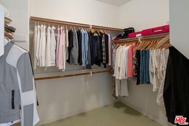26841 Greenleaf Court, Valencia CA: https://media.crmls.org/mediaz/302b48b6-fb87-42a0-889d-f82ab0d5d338.jpg