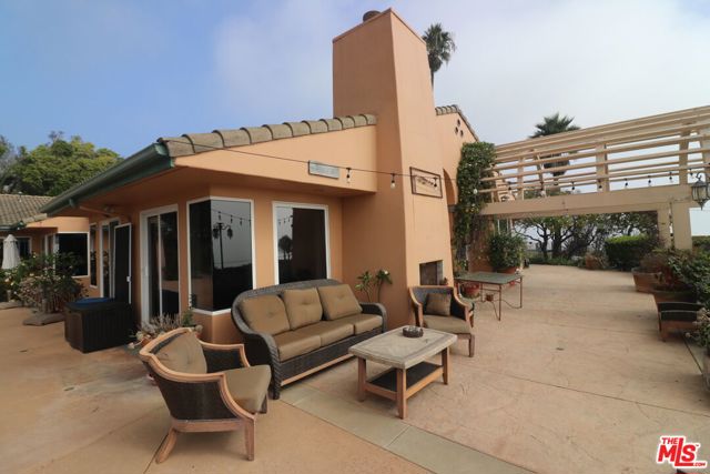 20776 Big Rock Drive, Malibu CA: https://media.crmls.org/mediaz/302bfee5-47a8-4adb-86f8-afac5139f7ff.jpg