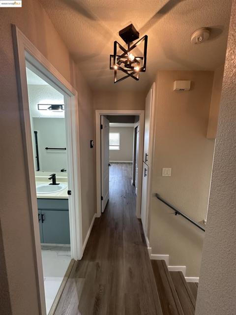 13 Aspen Ct, Vallejo CA: https://media.crmls.org/mediaz/302c05b5-4e5d-4485-a29a-34b47c643038.jpg