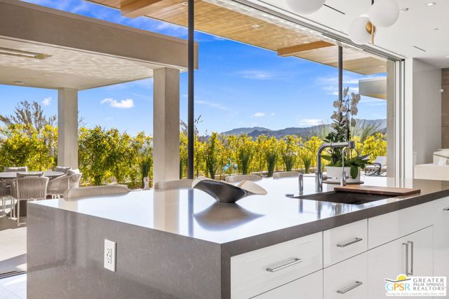 2381 Vista Palizada Drive, Palm Springs CA: https://media.crmls.org/mediaz/302c3be4-f907-4d7d-a3d8-f7dcb40f3a1c.jpg