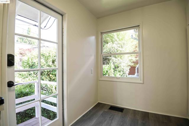 2218 Parker St, Berkeley CA: https://media.crmls.org/mediaz/302cb84e-c83c-431a-95e3-24c48aff0f94.jpg