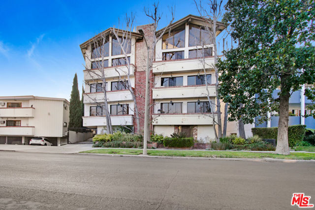Image 1 of 16 For 831 Gretna Green Way 302