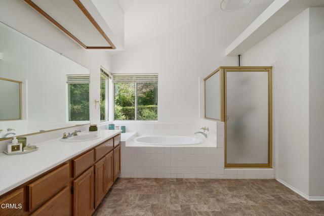 2048 Sierra Mesa Drive, Camarillo CA: https://media.crmls.org/mediaz/302d83e7-7348-4685-a70f-85b5fd134cb7.jpg