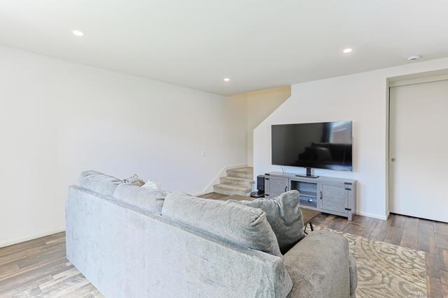 3454 Castle Glen Dr., San Diego CA: https://media.crmls.org/mediaz/302dad62-1bda-44cd-84bd-908036906bc6.jpg
