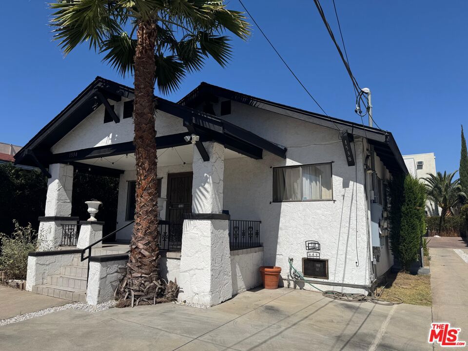 1536 N Mariposa Avenue