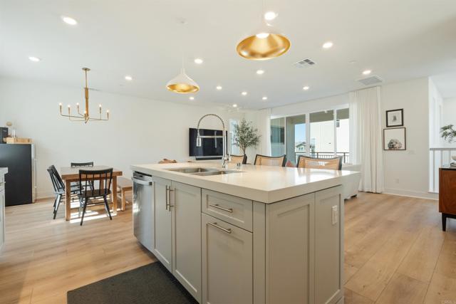 15751 Wainwright Way, San Diego CA: https://media.crmls.org/mediaz/302e1755-134b-41a2-be4f-62cea50cc450.jpg