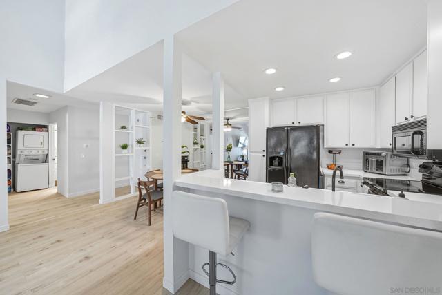 10250 Caminito Cuervo, San Diego CA: https://media.crmls.org/mediaz/302ee9b3-907c-444d-bd6f-a872ee11f556.jpg