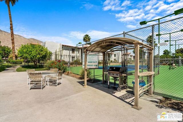 1050 E Ramon Road #15, Palm Springs, CA 92264