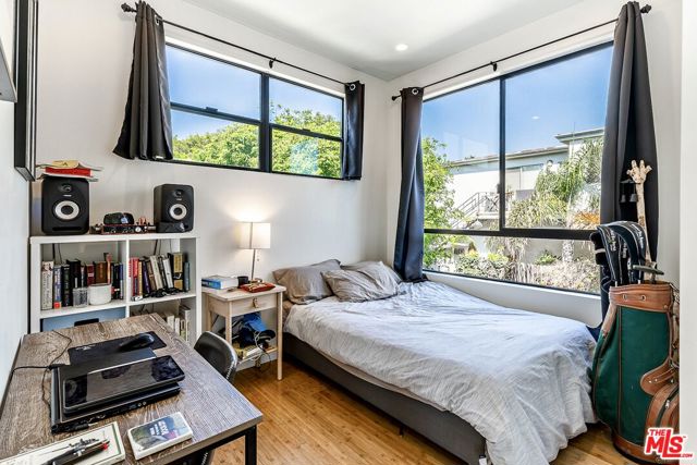 28 Ozone Avenue, Venice CA: https://media.crmls.org/mediaz/302ffcdc-0eb8-48a6-a7e8-e5ab1b63c2c9.jpg