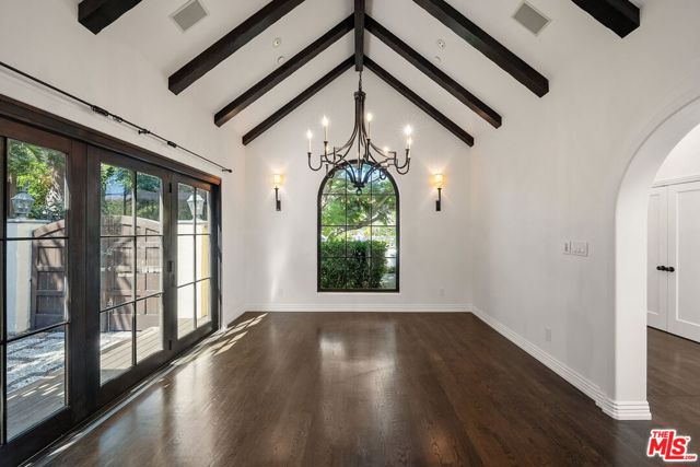 516 Lincoln Boulevard, Santa Monica CA: https://media.crmls.org/mediaz/30302645-2020-4e26-a875-f04d429d886b.jpg