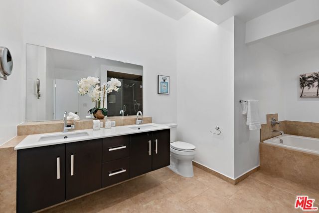 4745 Caritina Drive, Tarzana CA: https://media.crmls.org/mediaz/3030927e-8657-4f7c-9a21-c88bcd4865dd.jpg
