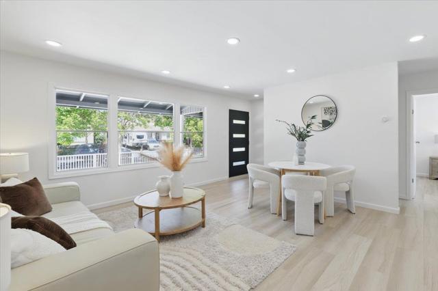 571 Hamilton Avenue, Menlo Park CA: https://media.crmls.org/mediaz/30309b02-910f-46db-aa4a-343bea88499e.jpg