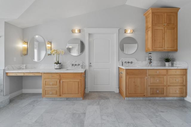 40 S Circle Drive, Santa Cruz CA: https://media.crmls.org/mediaz/3030acfa-2b2a-4a62-bb05-cd265897d50a.jpg
