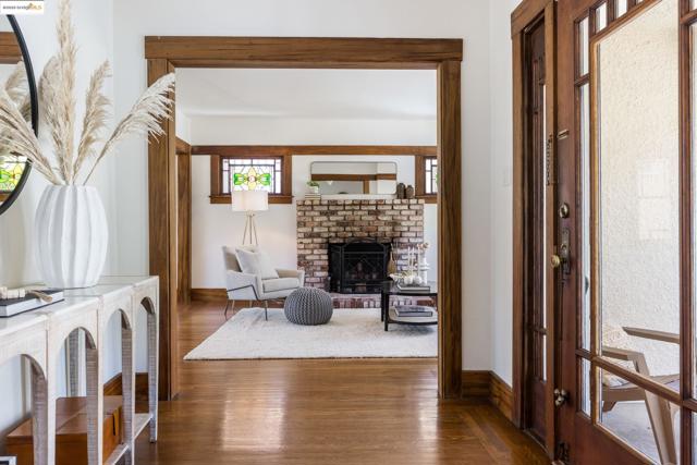 769 Santa Ray Ave, Oakland CA: https://media.crmls.org/mediaz/3030e50c-3294-4b35-a43c-5b508e49db34.jpg