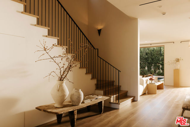 4209 Vantage Avenue, Studio City CA: https://media.crmls.org/mediaz/3031002e-bfe1-446a-8c84-0d42232df5a1.jpg