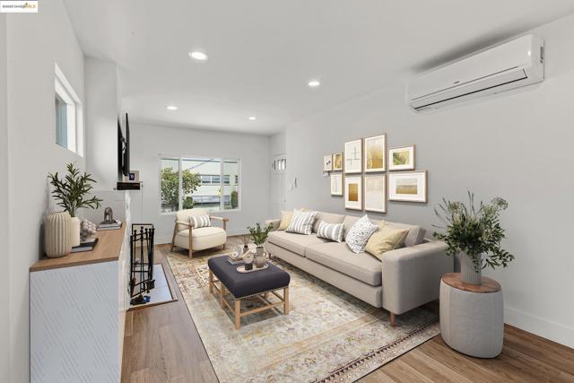 2906 Adeline St, Oakland CA: https://media.crmls.org/mediaz/30321a65-7aa8-44ec-8c5c-78c3cff915ec.jpg