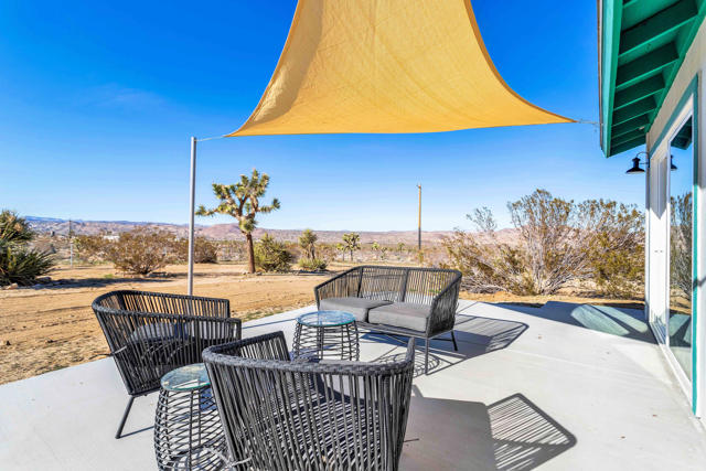 59800 Onaga Trail, Joshua Tree CA: https://media.crmls.org/mediaz/3032785a-ff04-44f9-aa74-1bcac644f004.jpg