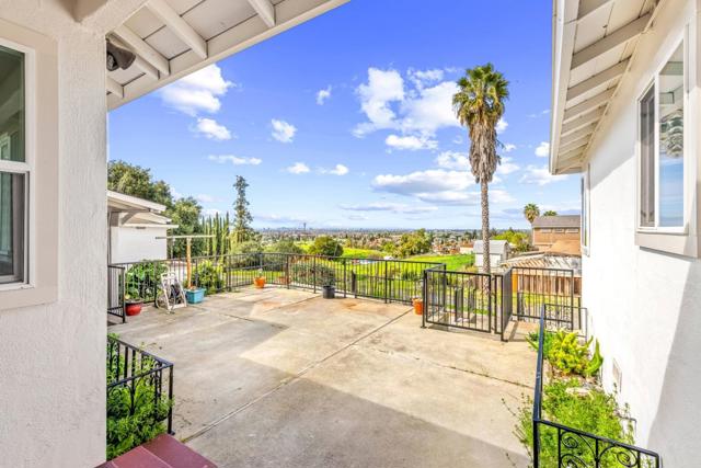 2363 Pleasant Acres Drive, San Jose CA: https://media.crmls.org/mediaz/30329544-8263-4fc5-b688-942efee416a0.jpg