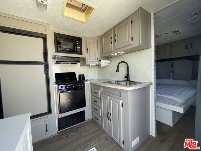 55 E Avenue D4, Lancaster CA: https://media.crmls.org/mediaz/3032dd5b-486f-404c-97e5-33a50c0ddb96.jpg