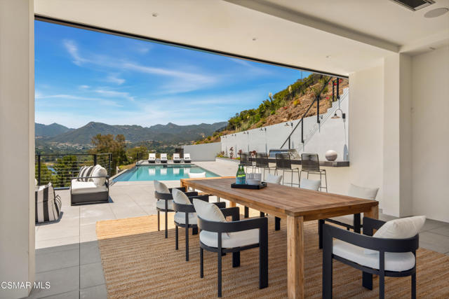461 Lake Sherwood Drive, Lake Sherwood CA: https://media.crmls.org/mediaz/30330a84-b466-4046-a9d6-14552816db73.jpg