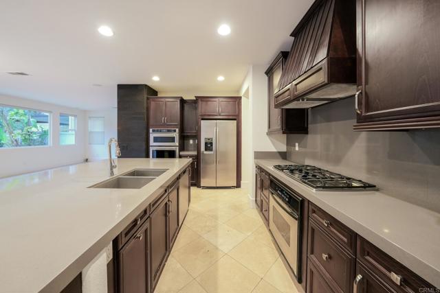 Detail Gallery Image 18 of 61 For 821 Shadow Ridge Pl, Chula Vista,  CA 91914 - 5 Beds | 4/1 Baths