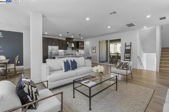 8918 Rudder Way, Newark CA: https://media.crmls.org/mediaz/3033b9b3-bd37-4365-93f8-93816d07dd65.jpg