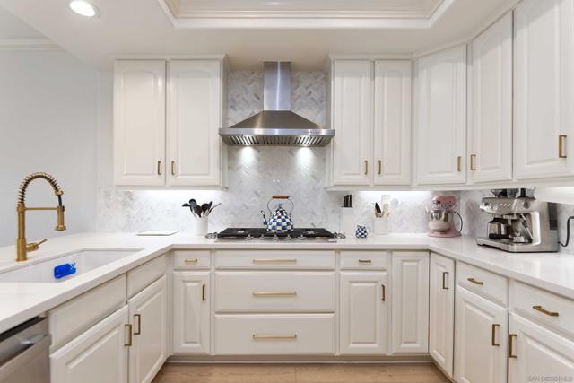 1329 Caminito Balada, La Jolla CA: https://media.crmls.org/mediaz/3033d556-5bce-4054-a7f8-9253976273b1.jpg