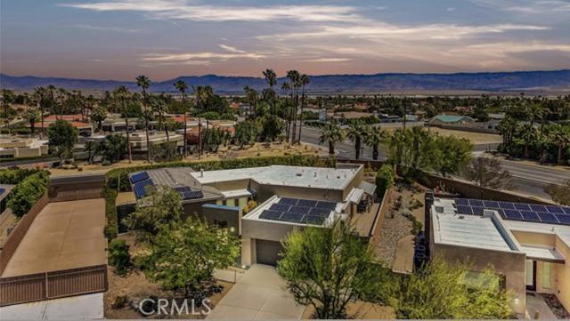 1702 Sienna Court, Palm Springs CA: https://media.crmls.org/mediaz/3034128e-1e80-4ab1-864c-7e26c97a02f2.jpg