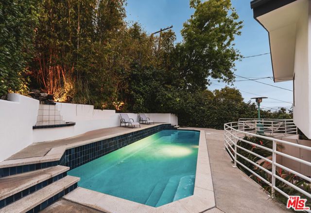 4041 Davana Road, Sherman Oaks CA: https://media.crmls.org/mediaz/30348d9d-b23b-4c18-9b71-799fd3e18eb6.jpg