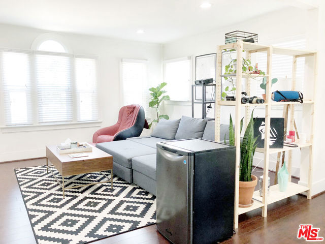 2419 3Rd Avenue, Los Angeles CA: https://media.crmls.org/mediaz/3034a616-c716-4282-81ed-f49155e17a16.jpg