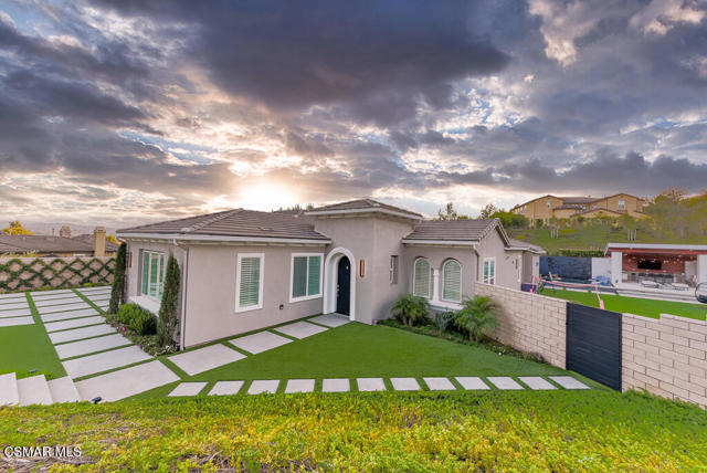 6981 Shadow Wood Drive, Moorpark CA: https://media.crmls.org/mediaz/30354435-f721-4456-ae40-1a07a58437b2.jpg