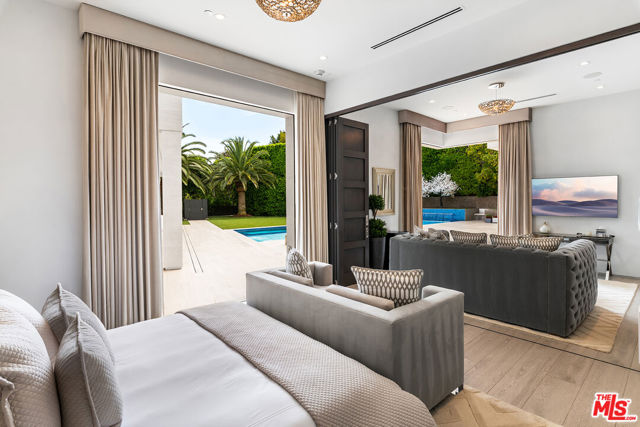 901 Oxford Way, Beverly Hills CA: https://media.crmls.org/mediaz/3035dcc7-eff3-4076-a3ac-6f37b50f8e47.jpg
