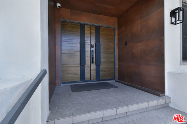 3539 Alana Drive, Sherman Oaks CA: https://media.crmls.org/mediaz/3036f29d-e0ae-40fa-975f-c1d9fce23b56.jpg